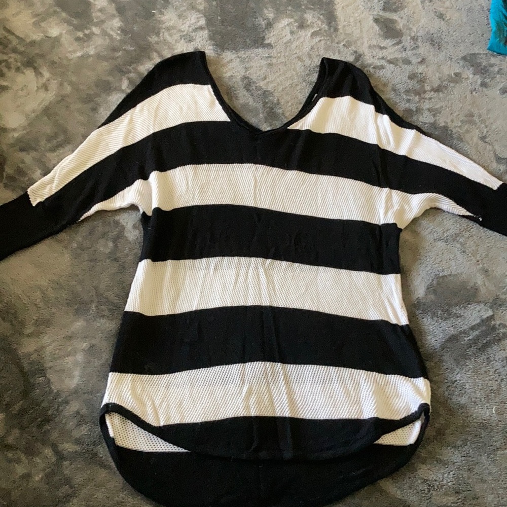 Double V spring sweater